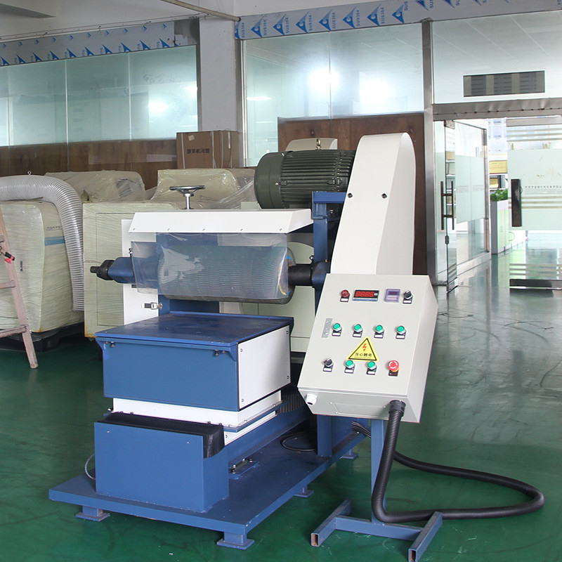 Automatische Metallpoliermaschine aus Edelstahl für Spiegel- oder Mattenveredelung auf verschiedenen Oberflächen